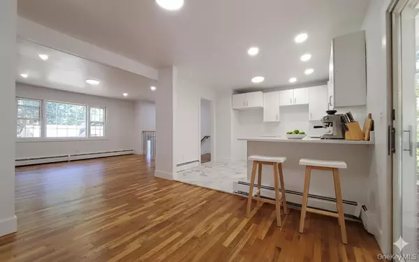 Woodbury, NY 10930,3 Carroll DR