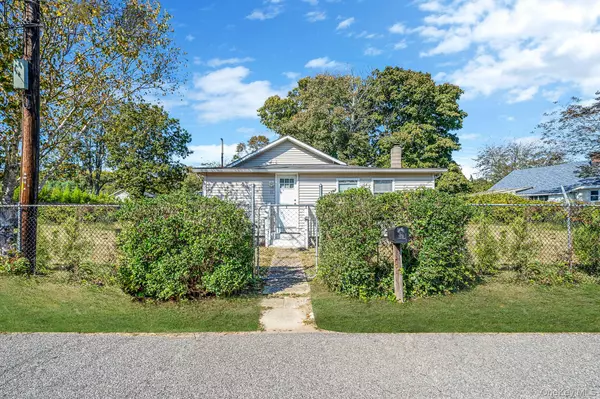 15 Sayville RD, Mastic Beach, NY 11951