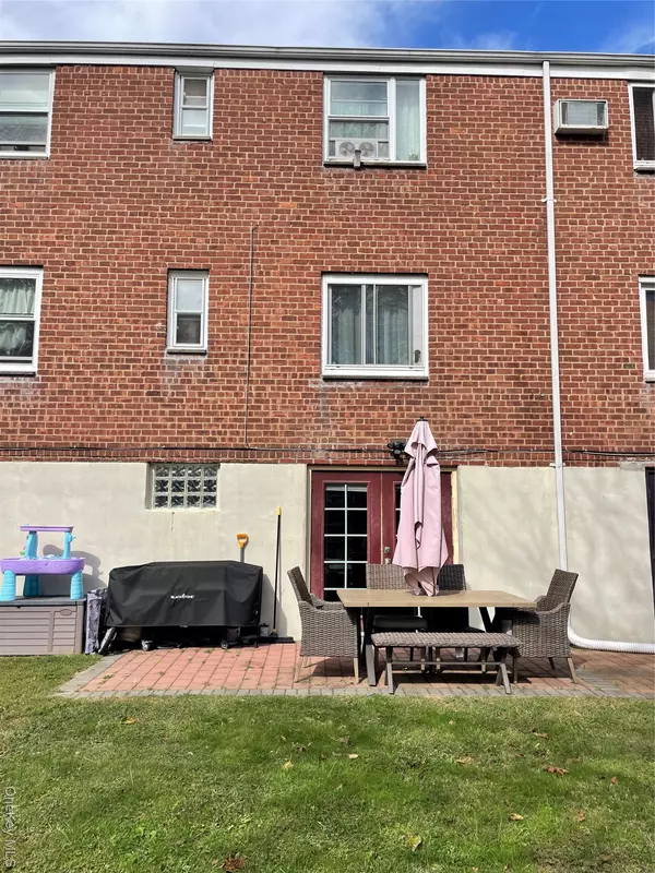 Glen Oaks, NY 11004,264-11 73rd AVE #128A4