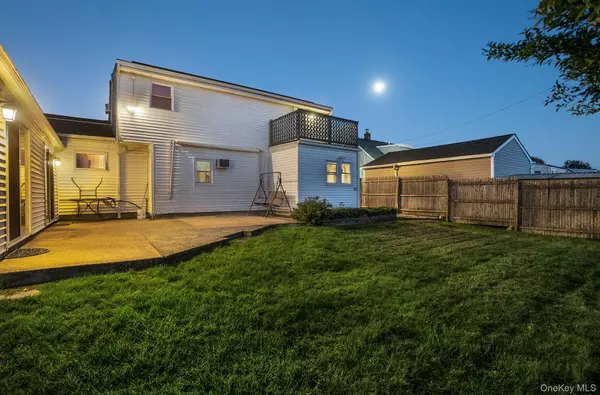 Levittown, NY 11756,179 Swan LN