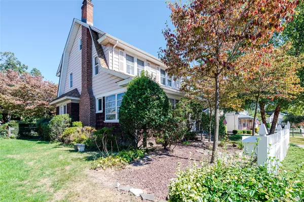 Oceanside, NY 11572,480 Windsor PL