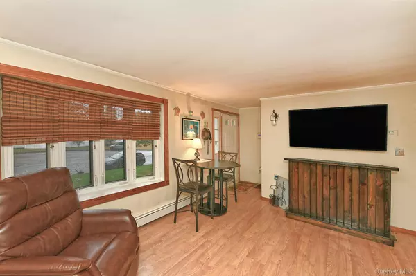 Holtsville, NY 11742,87 9th AVE