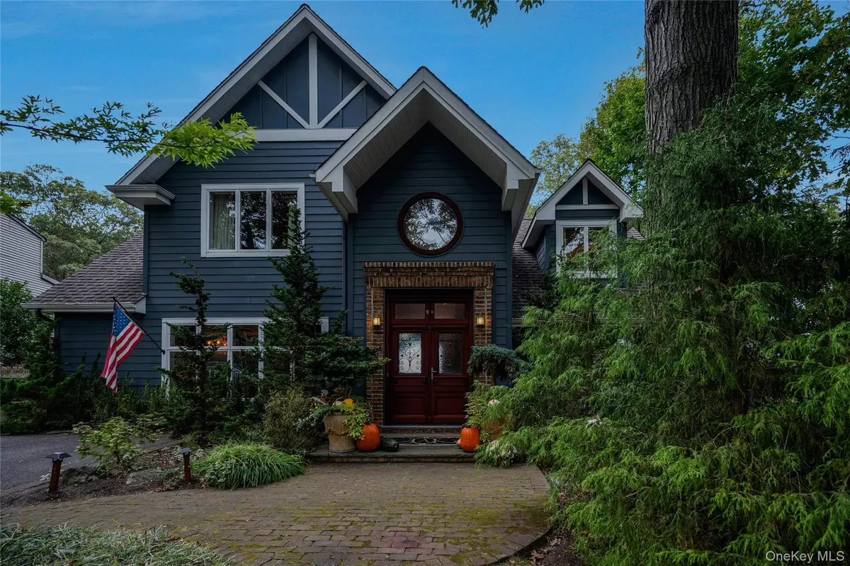 Huntington, NY 11743,35 Semon RD