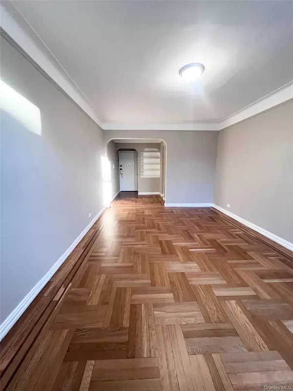 Bronx, NY 10461,3321 Bruckner BLVD #2M