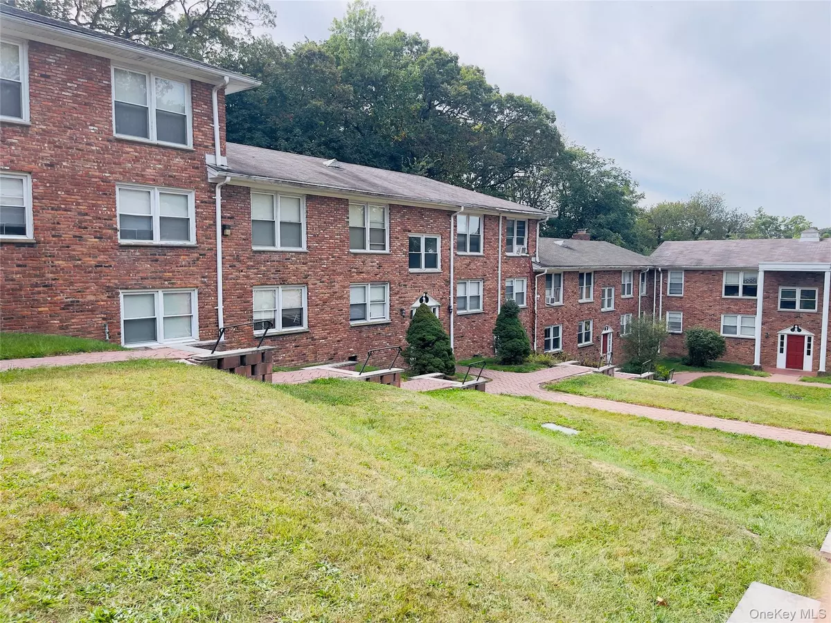 Pearl River, NY 10965,131 N Main ST #2B