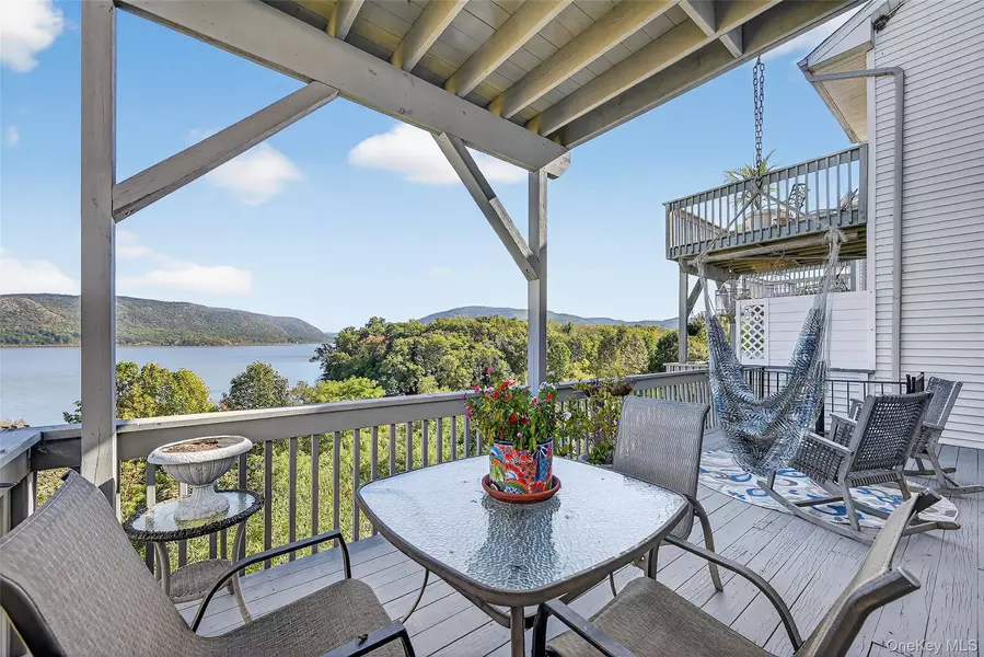 284 Tamerisk LN, New Windsor, NY 12553