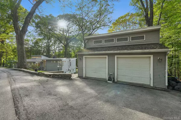 Mahopac, NY 10541,69 Woodland RD