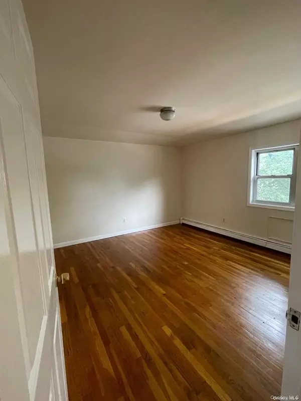 Woodhaven, NY 11421,88-10 78 Street