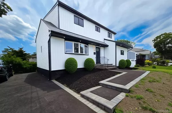 Massapequa, NY 11758,109 North DR