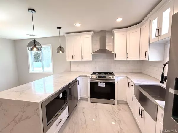 Massapequa, NY 11758,109 North DR