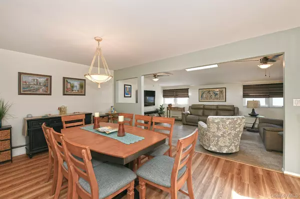 Levittown, NY 11756,114 Twig LN