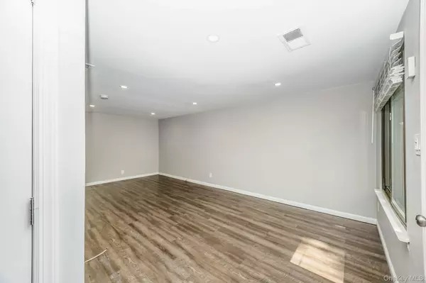 Port Jefferson Station, NY 11776,100 Glen Hollow DR