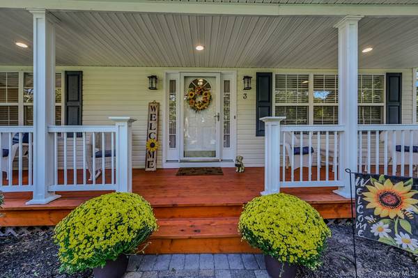 Ridge, NY 11961,3 Farmhouse DR