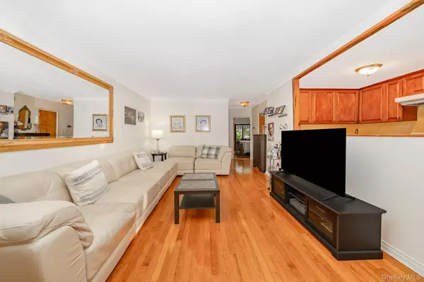 Glendale, NY 11385,86-09 77th AVE