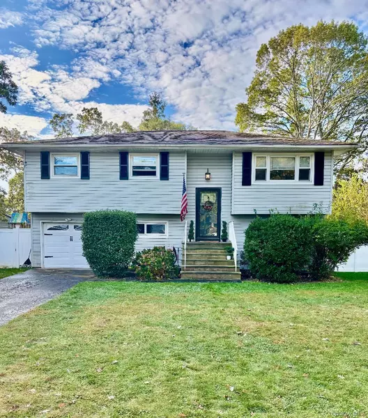 58 Forrestall DR, Mastic, NY 11950