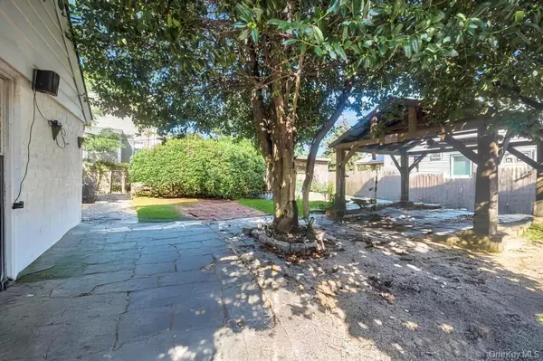 Bellmore, NY 11710,402 Marle PL