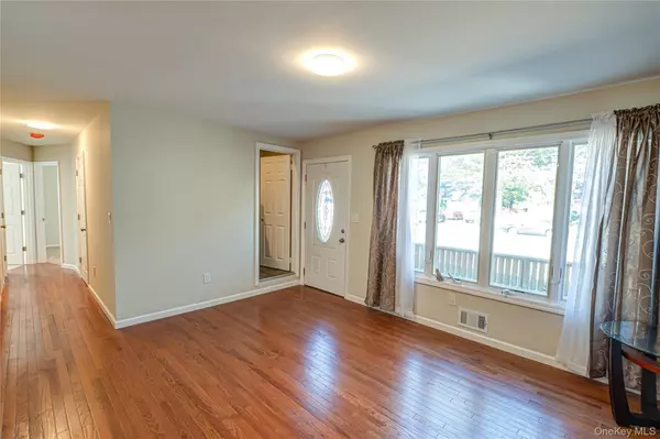 Bay Shore, NY 11706,20 W Belmont ST