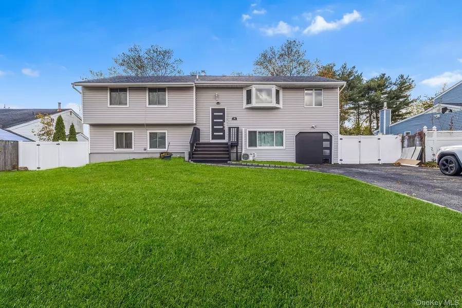 20 Malcolm ST, Bellport, NY 11713