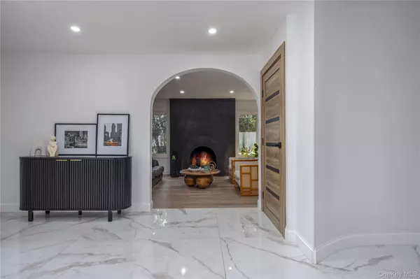 Nanuet, NY 10954,79 Tennyson DR