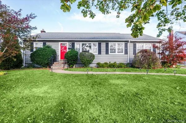 Lindenhurst, NY 11757,165 Tremont RD