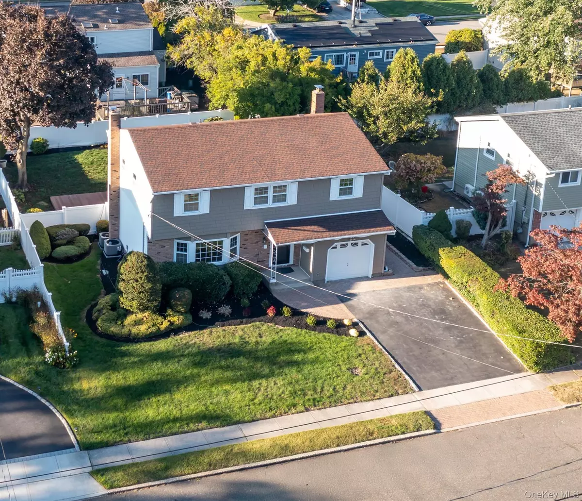 North Babylon, NY 11703,123 Erlanger BLVD