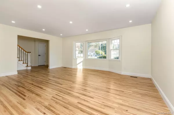 North Babylon, NY 11703,123 Erlanger BLVD