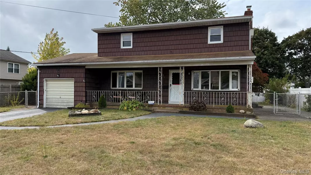 211 4th AVE, West Babylon, NY 11704