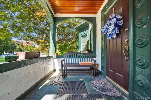 East Elmhurst, NY 11369,104-47 Ditmars BLVD