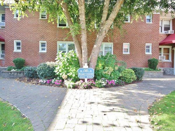 White Plains, NY 10605,10 Bryant Gardens #2L