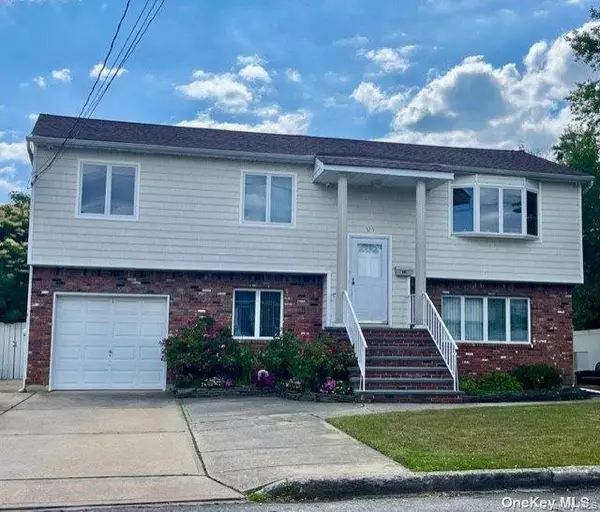 325 S 8th ST, Lindenhurst, NY 11757