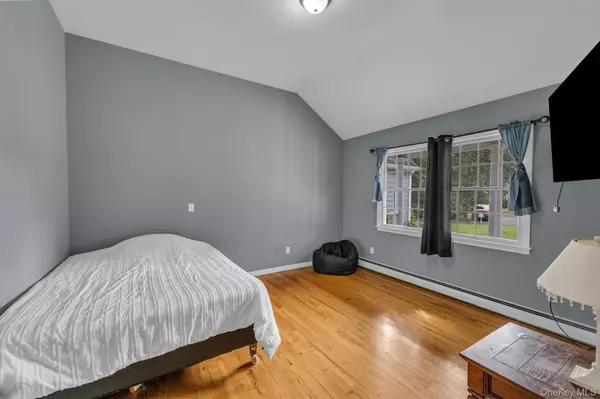 Baiting Hollow, NY 11933,156 N Woods RD