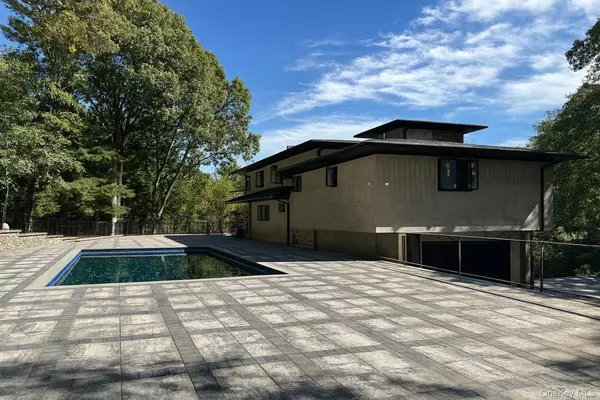 Smithtown, NY 11787,7 Riverview TER