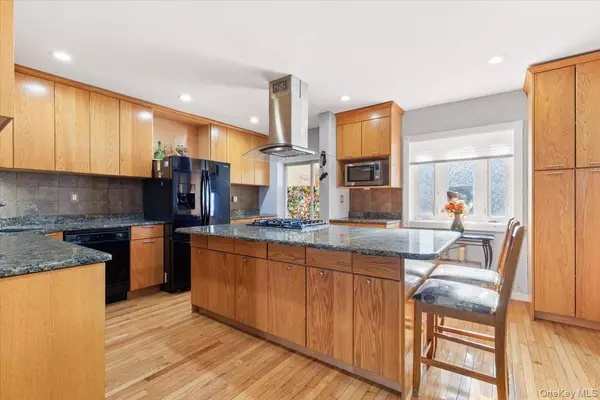 Bronx, NY 10469,3339 Kingsland AVE