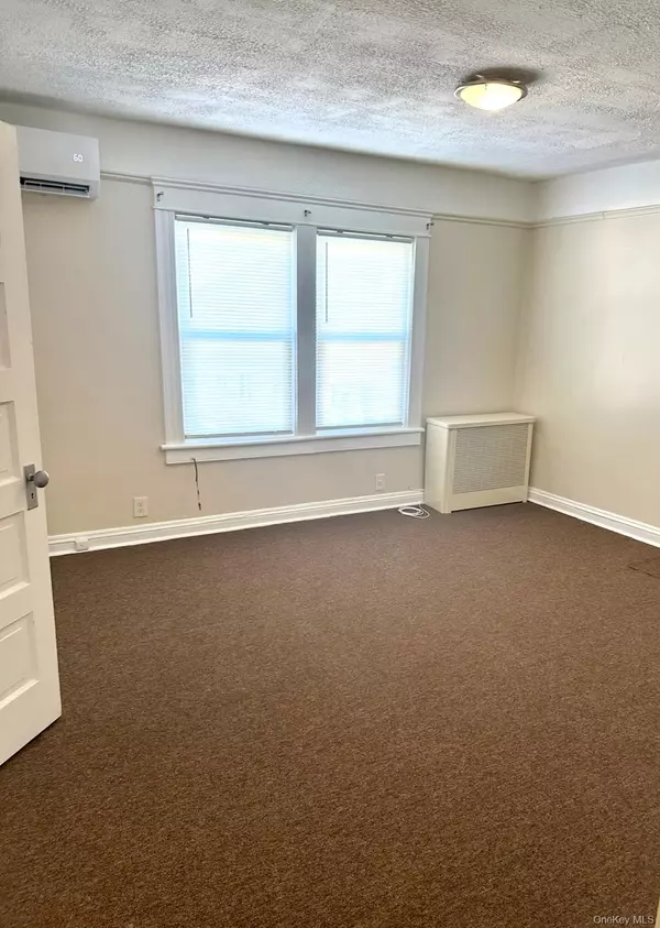 Hastings-on-hudson, NY 10706,2 Holly PL #2nd Floor