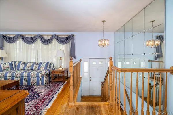 Lynbrook, NY 11563,33 Starks PL