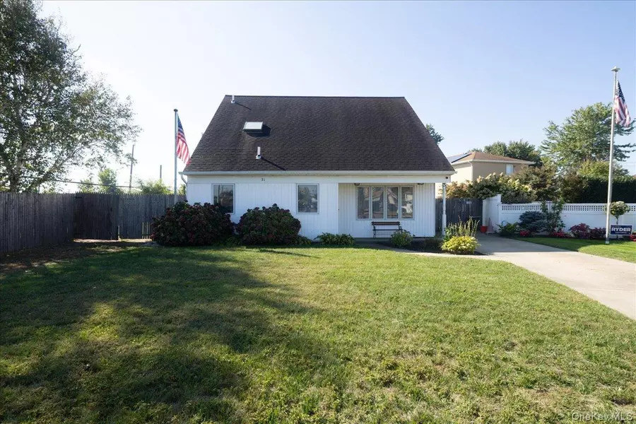 31 Parente LN, Island Park, NY 11558