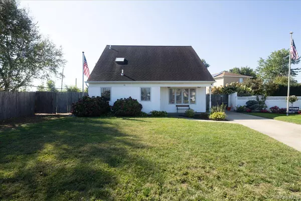 31 Parente LN, Island Park, NY 11558
