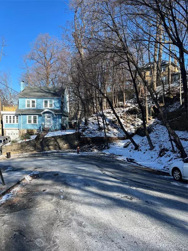 Yonkers, NY 10705,102 Courter AVE
