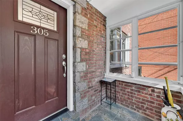 Bronx, NY 10471,305 W 259th ST
