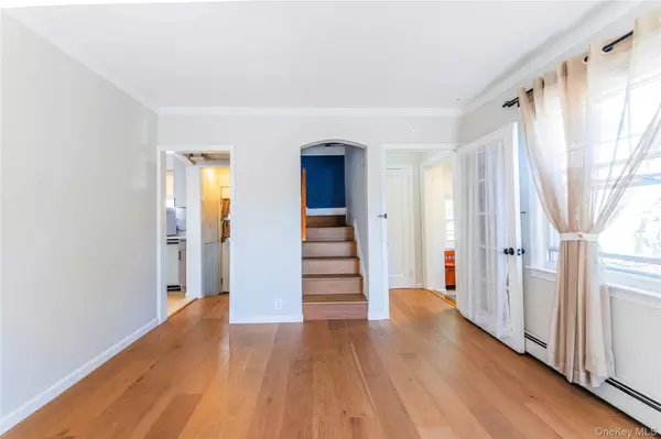 Bayside, NY 11364,5612 212th ST