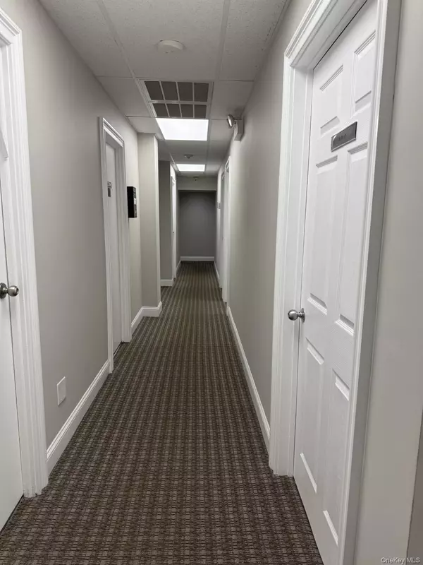 East Rockaway, NY 11518,2 Lawson AVE ##4