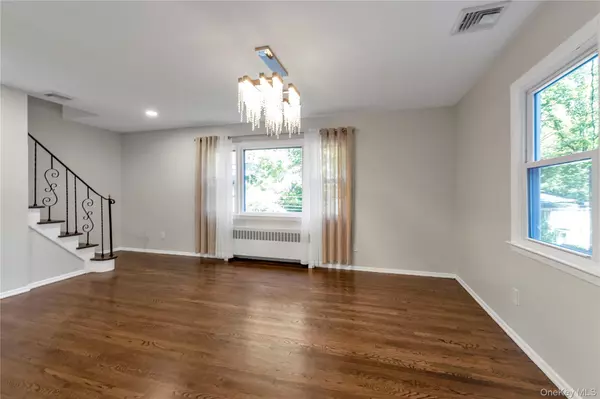 Centerport, NY 11721,57 Oakdale RD