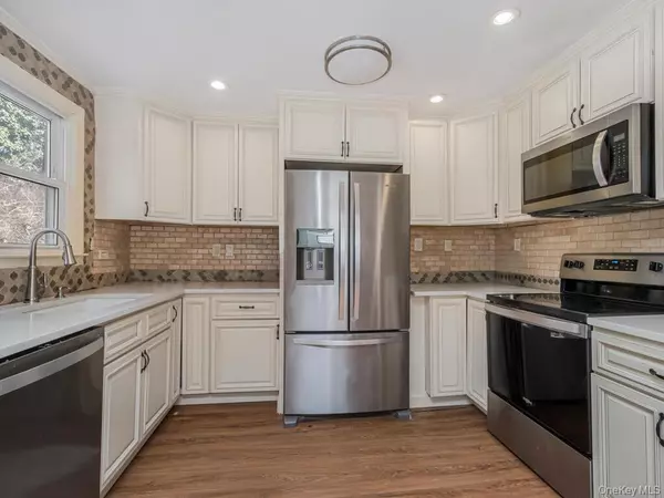 Huntington Station, NY 11746,263 Melville RD