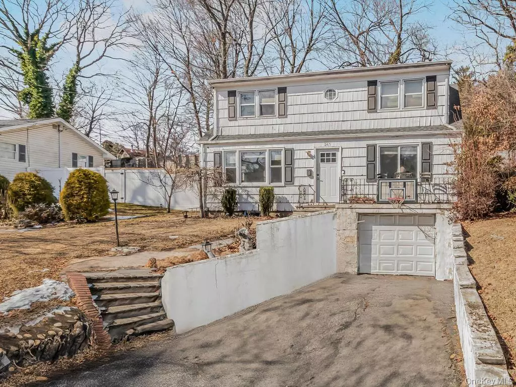 Huntington Station, NY 11746,263 Melville RD