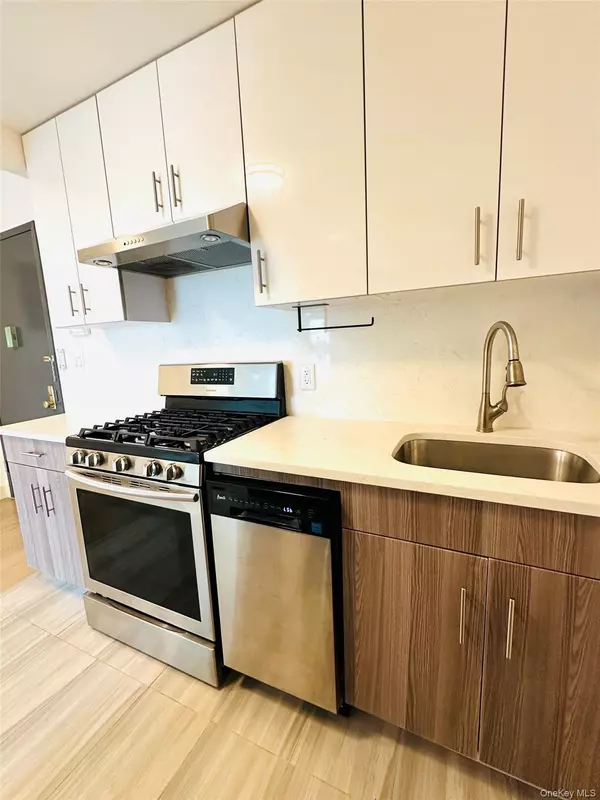 Rego Park, NY 11374,62-98 Woodhaven Blvd #6F