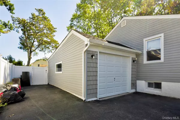 West Islip, NY 11795,45 Reilly ST