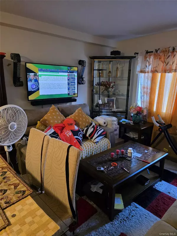 Bronx, NY 10469,3232 Ely AVE