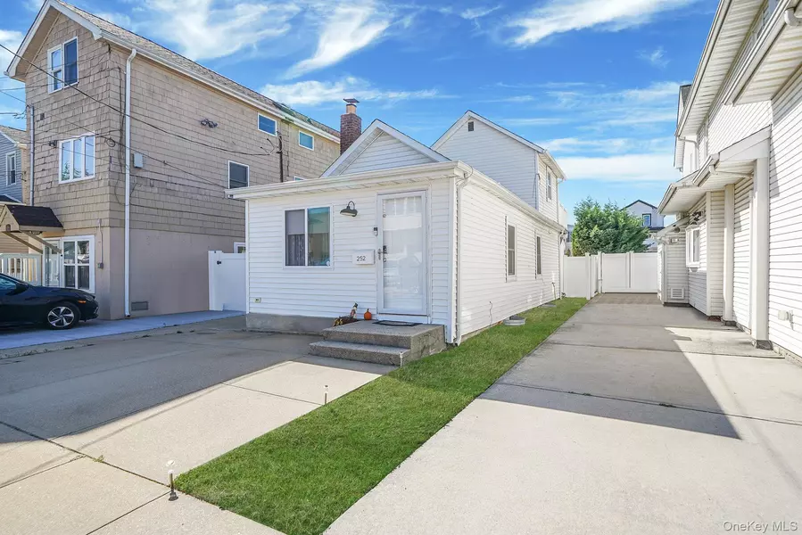 252 Arthur ST, Freeport, NY 11520