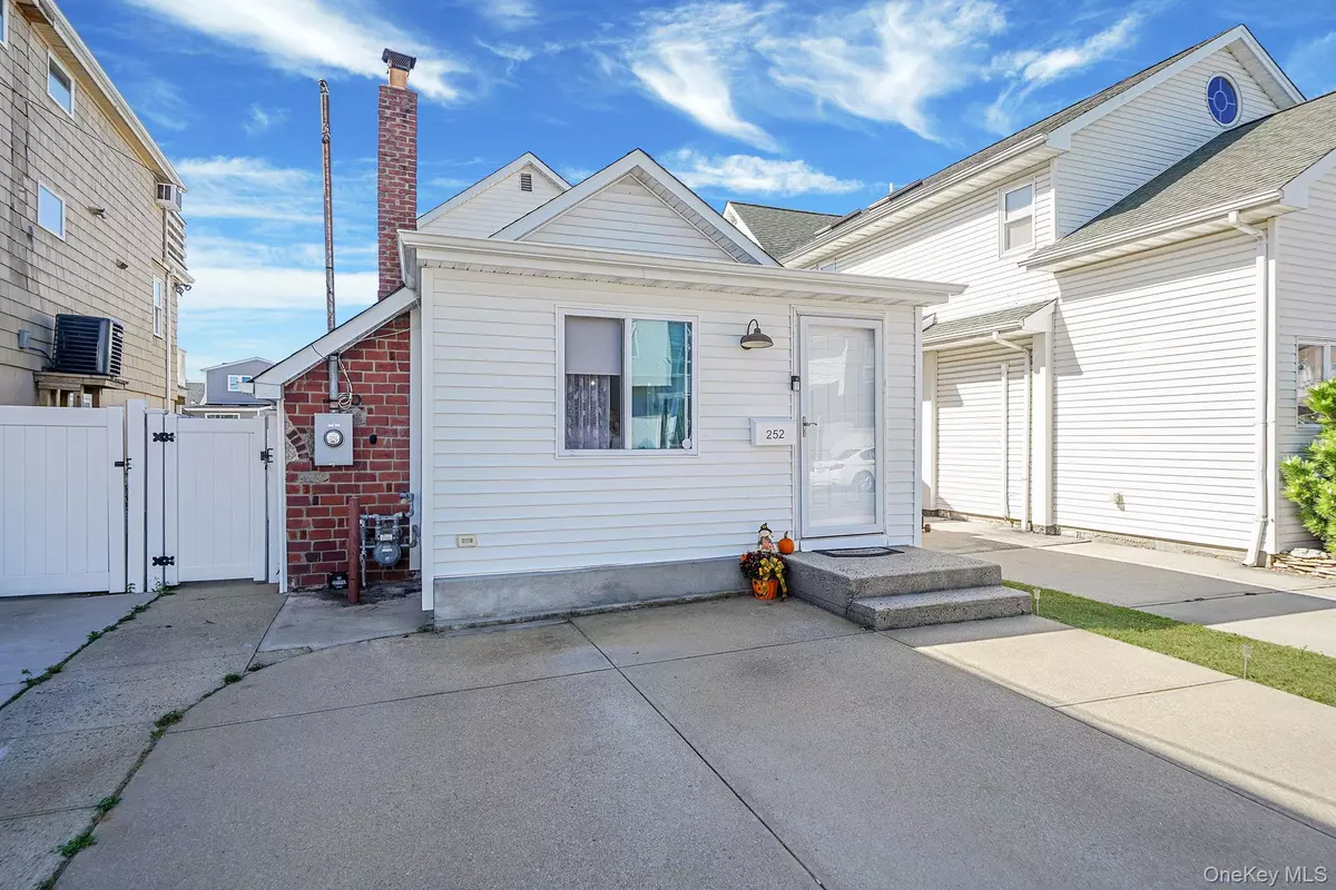 Freeport, NY 11520,252 Arthur ST