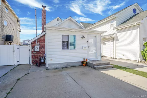 252 Arthur ST, Freeport, NY 11520